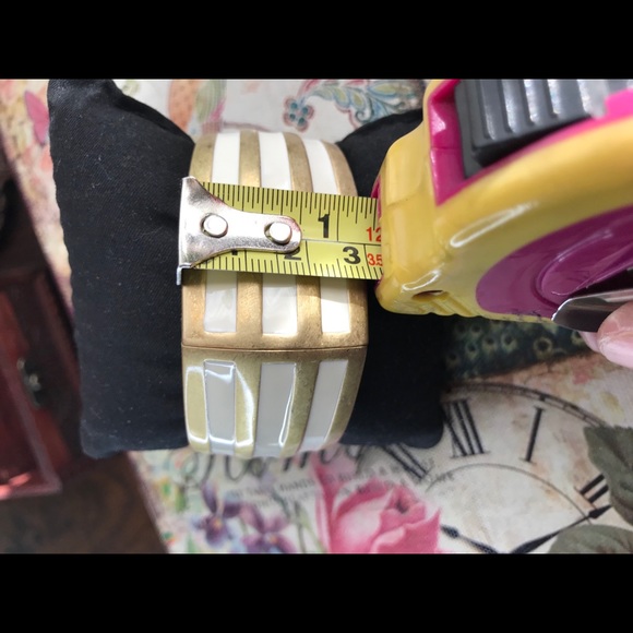 Matte Gold Hamptons Beach Vibe Bracelet - Picture 9 of 15